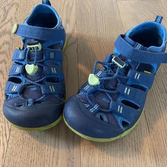 KEEN Boy's Newport Closed Toe Water Shoe Sandal - Picture 5 of 5